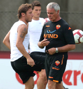 Claudio Ranieri entrenador del equipo AS Roma, en el curso a tiempo completo siguiendo el entrenamiento semanal del club profesional de serie A AS Roma, analisis detallado diario de cada dia de entrenamiento y capacitacion de los jugadores de futbol de la AS Roma, AIAC organiza este curso para entrenadores en el Centro Deportivo Trigoria, centro oficial del club Roma