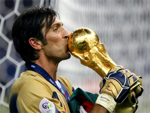 GIGI BUFFON kissing his World Cup as a new Champion in Germany 2006, after the Grosso's penalty the Italian national team players run to celebrate... they are the new World Champions and Italy is in the very top of the world, thanks to their football soccer school, Italian football soccer school to the world thanks to WBN and AIAC - the Italian football soccer association of coaches - the Italian football soccer school offers to the international players and teams the World Champions technical and tactical training to the USA soccer teams, Canada soccer players, UAE soccer league, Saudi Arabia teams, Australia teams and soccer players. We offer also customized training for soccer lovers as begineers camps, young soccer camps, girls football soccer training and professional Italian soccer Coaches for your team, our Italian soccer school offers the most prestige and winner Football Soccer coach camps and training in the world ready to coach in your country and become a Champion in your league