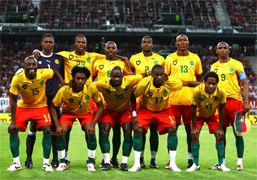 Camerun entre las selecciones del Mundial de Futbol FIFA 2010 Sudafrica, junto a las selecciones de Brasil, Espana, Italia, Inglaterra, Portugal, Estados Unidos, Holanda, Alemania,... juegan el campeonato del mundo en Africa. Entrenadores Italianos directamente en los Estados Unidos, Canada, Mexico, Medio Oriente, Latino America, Australia y Africa, WBN y la Asociacion Italiana de entrenadores de futbol (AIAC) ofrecen entrenadores profesionales de futbol Italiano para clases a ninos, jovenes y jugadores profesionales ademas de congresos y eventos deportivos... Entrenamos los mejores