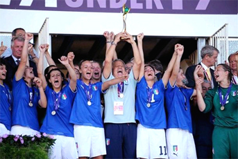 Seleccion Italiana de futbol femenino under 17 campeona Europea, futbol Italiano, los entrenadores mas famosos del mundo futbolistico ahora a disposicion de los equipos del mundo entero, entrenadores campeones del mundo para tus seminarios de futbol, entrenadores para tus eventos deportivos y ademas los mejores entrenadores Italianos para realizar seminarios, academias y escuelas de futbol para principiantes ninos o ninas, futbol juvenil femenino, cursos a jugadores profesionales y master class para entrenadores de futbol de ligas y campeonatos de los Estados Unidos, Argentina, Chile, Peru, Ecuador, Colombia, Venezuela, Brazil, Mexico... escuela de futbol Italiano