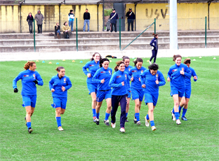 Seleccion Italiana de futbol para mujeres, cursos y seminarios de futbol Italiano para ninas principiantes y equipo de mujeres profesionales, los entrenadores mas famosos del mundo futbolistico ahora a disposicion de los equipos del mundo entero, entrenadores campeones del mundo para tus seminarios de futbol, entrenadores para tus eventos deportivos y ademas los mejores entrenadores Italianos para realizar seminarios, academias y escuelas de futbol para principiantes ninos o ninas, futbol juvenil femenino, cursos a jugadores profesionales y master class para entrenadores de futbol de ligas y campeonatos de los Estados Unidos, Argentina, Chile, Peru, Ecuador, Colombia, Venezuela, Brazil, Mexico... escuela de futbol Italiano