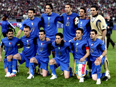 Italia entre las selecciones del Mundial de Futbol FIFA 2010 Sudafrica, junto a las selecciones de Brasil, Espana, Italia, Inglaterra, Portugal, Estados Unidos, Holanda, Alemania,... juegan el campeonato del mundo en Africa. Entrenadores Italianos directamente en los Estados Unidos, Canada, Mexico, Medio Oriente, Latino America, Australia y Africa, WBN y la Asociacion Italiana de entrenadores de futbol (AIAC) ofrecen entrenadores profesionales de futbol Italiano para clases a ninos, jovenes y jugadores profesionales ademas de congresos y eventos deportivos... Entrenamos los mejores