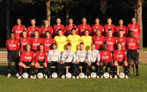Livorno (Toscana) equipo Italiano que es parte del campeonato de futbol Italiano de Serie A, uno de los campeonatos mas importantes en el mundo y cuenta con los entrenadores mas famosos del mundo futbolistico ahora a disposicion de los equipos del mundo entero, entrenadores campeones del mundo para tus seminarios de futbol, entrenadores para tus eventos deportivos y ademas los mejores entrenadores Italianos para realizar seminarios, academias y escuelas de futbol para principiantes ninos o ninas, futbol juvenil femenino, cursos a jugadores profesionales y master class para entrenadores de futbol de ligas y campeonatos de los Estados Unidos, Argentina, Chile, Peru, Ecuador, Colombia, Venezuela, Brazil, Mexico... escuela de futbol Italiano