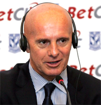 Arrigo Sacchi entrenador y miembro del AIAC (Asociacion Italiana Entrenadores de Futbol) organiza cursos de futbol Italiano, los entrenadores mas famosos del mundo futbolistico ahora a disposicion de los equipos del mundo entero, entrenadores campeones del mundo para tus seminarios de futbol, entrenadores para tus eventos deportivos y ademas los mejores entrenadores Italianos para realizar seminarios, academias y escuelas de futbol para principiantes ninos o ninas, futbol juvenil femenino, cursos a jugadores profesionales y master class para entrenadores de futbol de ligas y campeonatos de los Estados Unidos, Argentina, Chile, Peru, Ecuador, Colombia, Venezuela, Brazil, Mexico... escuela de futbol Italiano