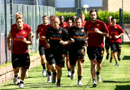 AS ROMA full week Coaching Serie A team program by AIAC in Trigoria on January 22, 29, 2011 in Rome. Full time with the Serie A team of AS ROma following day per day their training program, special stage for football soccer technicians prepared by The Italian Coaches Association at Trigoria sports centre in Rome