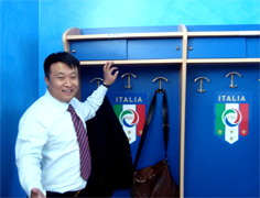 The managers of Shandong Luneng Club of China visiting the Coverciano facilities